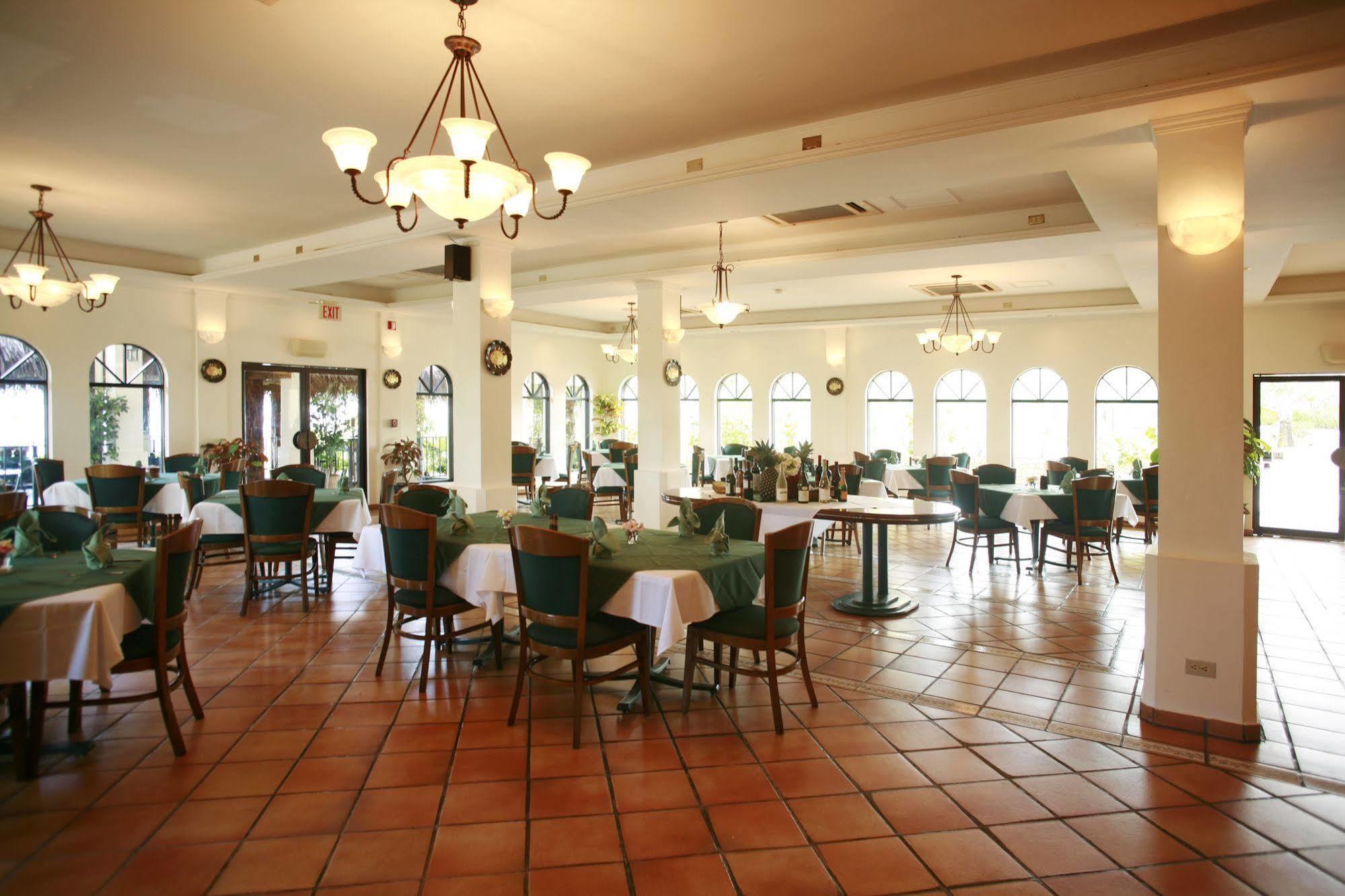 Rota Resort & Country Club Екстериор снимка